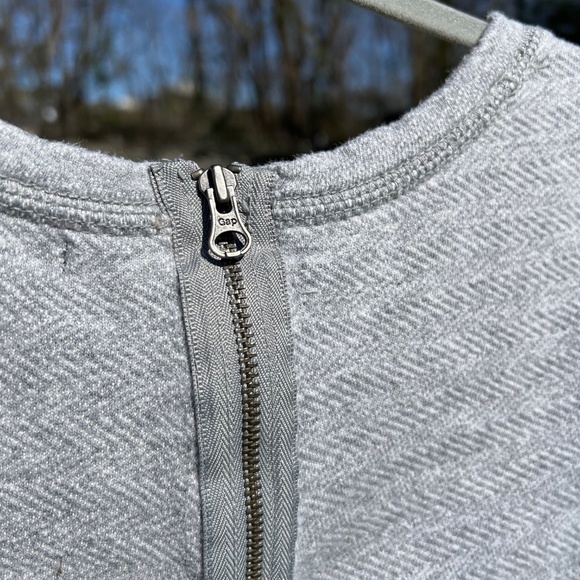 Scoop-neck, Sleeveless Top with Cuffed Hem and Back Zipper - Picture 9 of 15